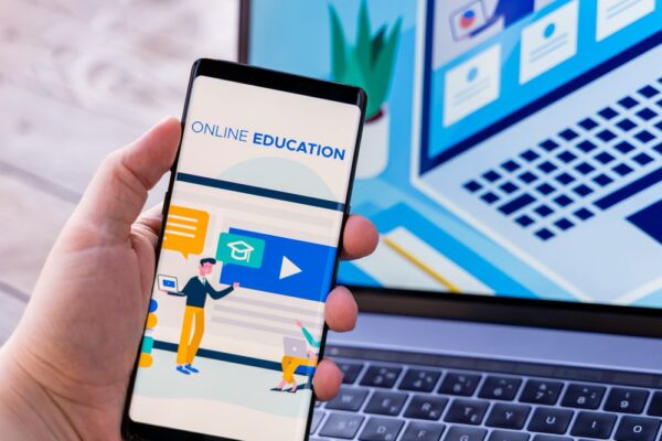 Using Multimedia: A New Approach to Mastering Languages 2025