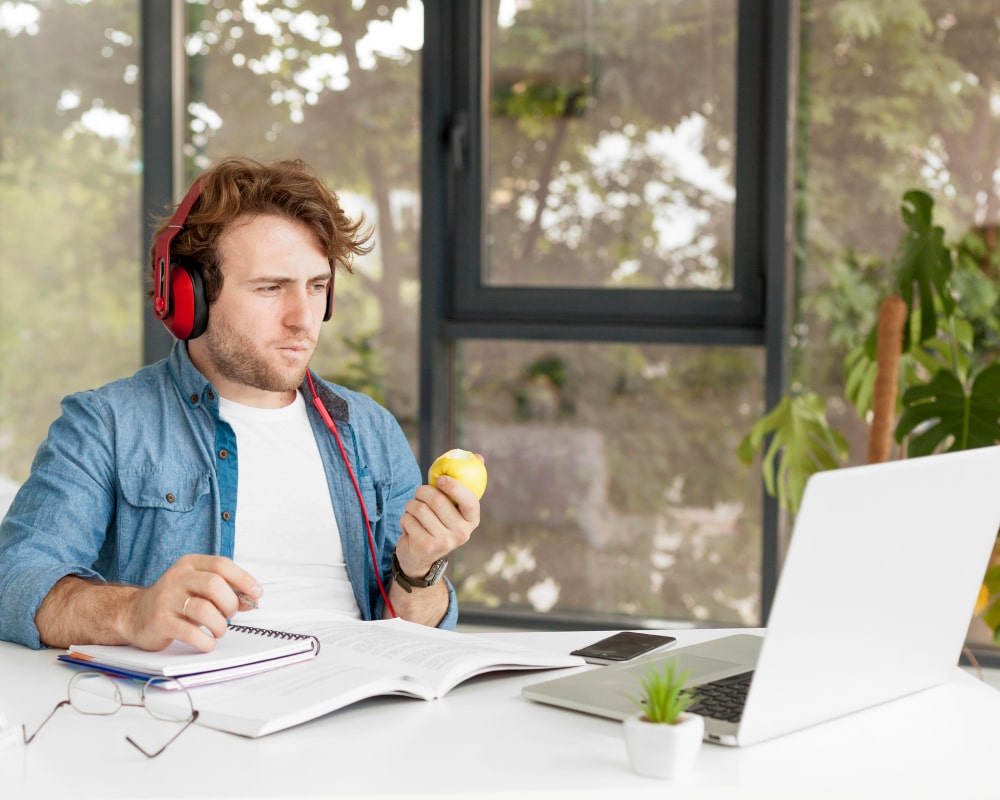 Online Courses on the internet allow users to create their own paths of learning
